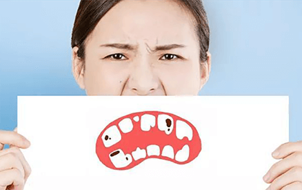 牙齿畸形是什么原因引起的？