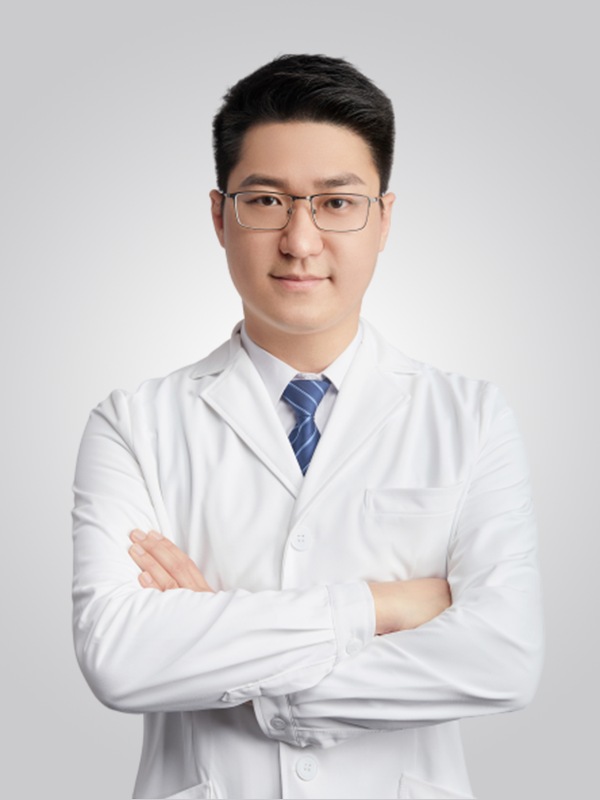 陈何熙主任医师,知名矫正专家